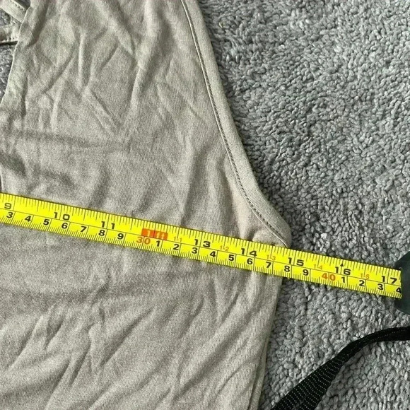 NWT Boohoo tan lightweight tie neck cropped halter top cut outs size large - Picture 8 of 9